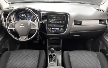 Mitsubishi Outlander III рестайлинг 3, 2014 год, 1 563 000 рублей, 14 фотография