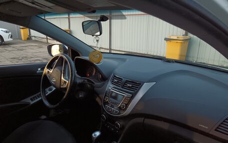 Hyundai Solaris II рестайлинг, 2015 год, 880 000 рублей, 6 фотография