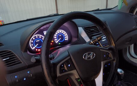 Hyundai Solaris II рестайлинг, 2015 год, 880 000 рублей, 1 фотография