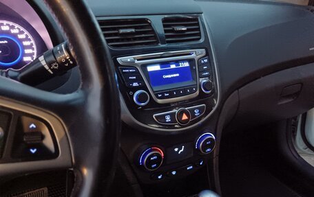 Hyundai Solaris II рестайлинг, 2015 год, 880 000 рублей, 5 фотография