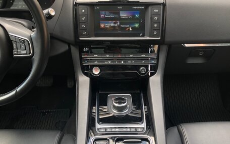 Jaguar F-Pace, 2017 год, 2 790 000 рублей, 10 фотография