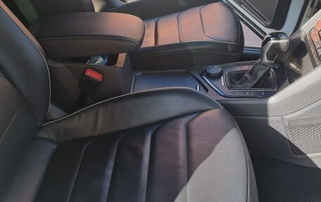 Volkswagen Tiguan II, 2021 год, 3 800 000 рублей, 4 фотография