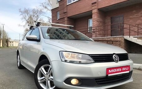 Volkswagen Jetta VI, 2011 год, 819 000 рублей, 3 фотография