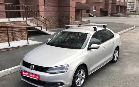 Volkswagen Jetta VI, 2011 год, 819 000 рублей, 2 фотография