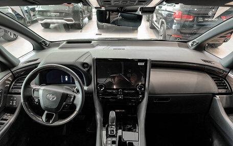 Toyota Alphard, 2024 год, 15 760 000 рублей, 17 фотография