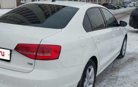 Volkswagen Jetta VI, 2015 год, 1 010 000 рублей, 2 фотография