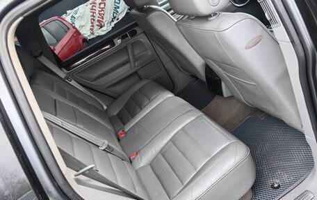 Volkswagen Touareg III, 2003 год, 600 000 рублей, 16 фотография