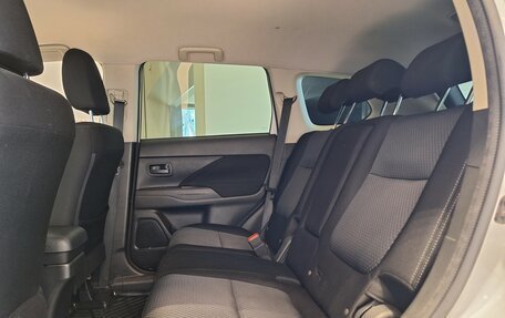 Mitsubishi Outlander III рестайлинг 3, 2018 год, 1 599 000 рублей, 14 фотография