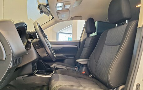 Mitsubishi Outlander III рестайлинг 3, 2018 год, 1 599 000 рублей, 16 фотография