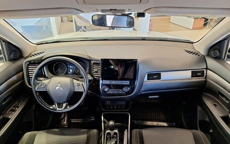 Mitsubishi Outlander III рестайлинг 3, 2018 год, 1 599 000 рублей, 17 фотография