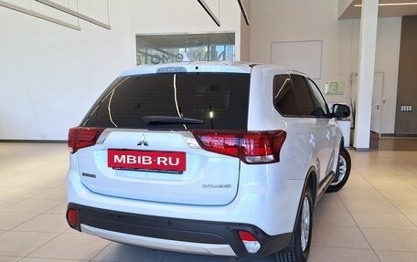 Mitsubishi Outlander III рестайлинг 3, 2018 год, 1 599 000 рублей, 7 фотография