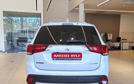 Mitsubishi Outlander III рестайлинг 3, 2018 год, 1 599 000 рублей, 6 фотография