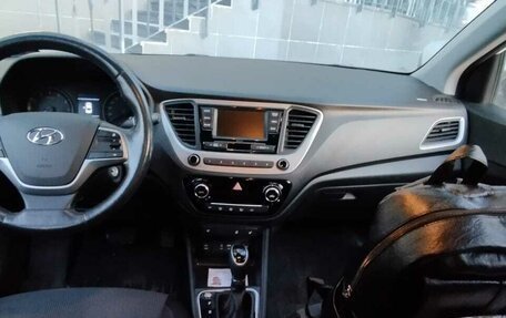 Hyundai Solaris II рестайлинг, 2017 год, 1 400 000 рублей, 2 фотография