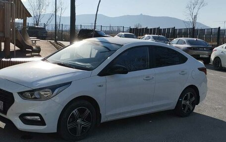 Hyundai Solaris II рестайлинг, 2017 год, 1 400 000 рублей, 4 фотография