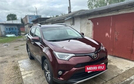 Toyota RAV4, 2015 год, 2 400 000 рублей, 2 фотография