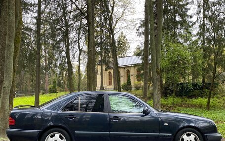 Mercedes-Benz E-Класс, 1996 год, 499 000 рублей, 3 фотография