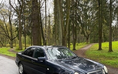 Mercedes-Benz E-Класс, 1996 год, 499 000 рублей, 2 фотография