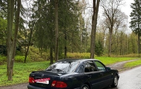 Mercedes-Benz E-Класс, 1996 год, 499 000 рублей, 5 фотография