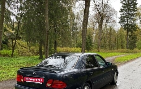 Mercedes-Benz E-Класс, 1996 год, 499 000 рублей, 4 фотография