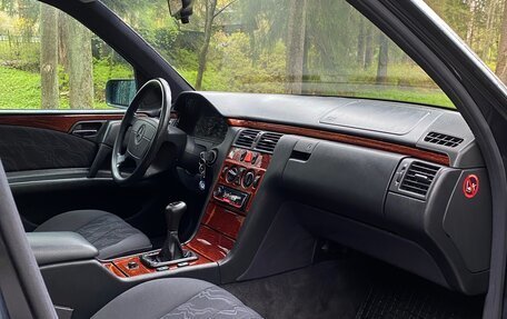 Mercedes-Benz E-Класс, 1996 год, 499 000 рублей, 21 фотография