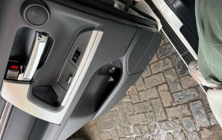 Toyota Land Cruiser 200, 2013 год, 4 500 000 рублей, 10 фотография