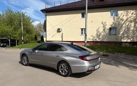 Hyundai Sonata VIII, 2021 год, 2 500 000 рублей, 3 фотография