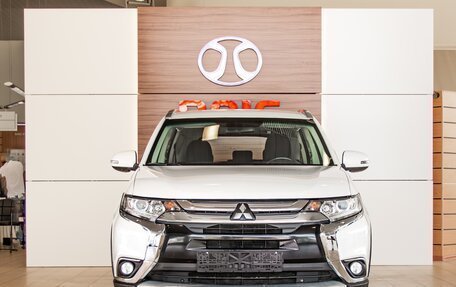 Mitsubishi Outlander III рестайлинг 3, 2018 год, 1 655 000 рублей, 2 фотография