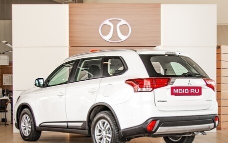 Mitsubishi Outlander III рестайлинг 3, 2018 год, 1 655 000 рублей, 4 фотография