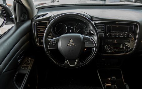 Mitsubishi Outlander III рестайлинг 3, 2018 год, 1 655 000 рублей, 12 фотография