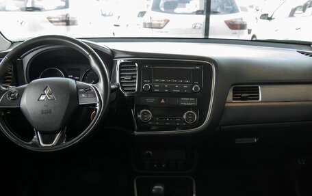 Mitsubishi Outlander III рестайлинг 3, 2018 год, 1 655 000 рублей, 16 фотография