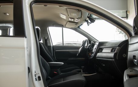 Mitsubishi Outlander III рестайлинг 3, 2018 год, 1 655 000 рублей, 18 фотография