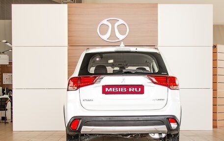 Mitsubishi Outlander III рестайлинг 3, 2018 год, 1 655 000 рублей, 5 фотография
