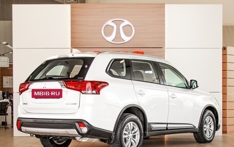 Mitsubishi Outlander III рестайлинг 3, 2018 год, 1 655 000 рублей, 6 фотография