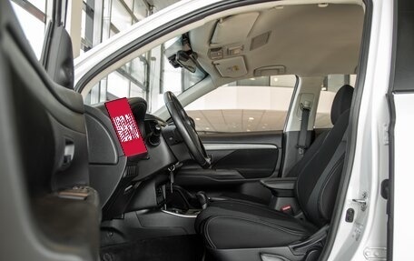 Mitsubishi Outlander III рестайлинг 3, 2018 год, 1 655 000 рублей, 7 фотография