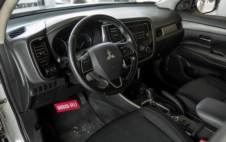 Mitsubishi Outlander III рестайлинг 3, 2018 год, 1 655 000 рублей, 9 фотография