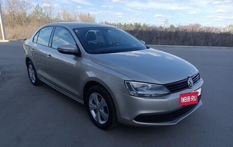 Volkswagen Jetta VI, 2012 год, 900 000 рублей, 3 фотография