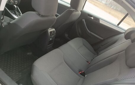 Volkswagen Jetta VI, 2012 год, 900 000 рублей, 22 фотография