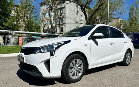 KIA Rio IV, 2022 год, 1 445 000 рублей, 2 фотография