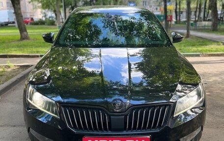 Skoda Superb III рестайлинг, 2017 год, 1 950 000 рублей, 23 фотография
