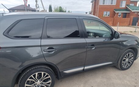 Mitsubishi Outlander III рестайлинг 3, 2015 год, 2 100 000 рублей, 2 фотография
