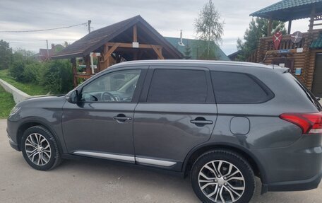Mitsubishi Outlander III рестайлинг 3, 2015 год, 2 100 000 рублей, 7 фотография
