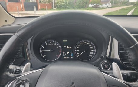 Mitsubishi Outlander III рестайлинг 3, 2015 год, 2 100 000 рублей, 9 фотография