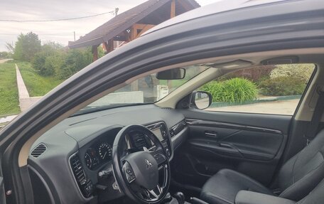 Mitsubishi Outlander III рестайлинг 3, 2015 год, 2 100 000 рублей, 13 фотография