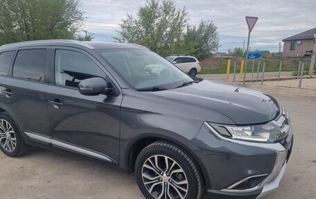 Mitsubishi Outlander III рестайлинг 3, 2015 год, 2 100 000 рублей, 14 фотография