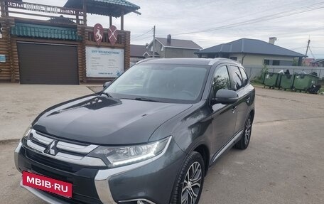 Mitsubishi Outlander III рестайлинг 3, 2015 год, 2 100 000 рублей, 12 фотография
