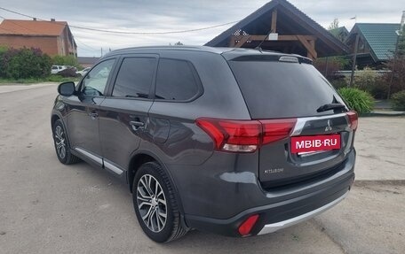 Mitsubishi Outlander III рестайлинг 3, 2015 год, 2 100 000 рублей, 8 фотография