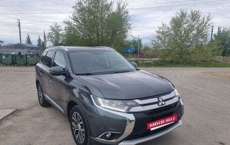 Mitsubishi Outlander III рестайлинг 3, 2015 год, 2 100 000 рублей, 4 фотография