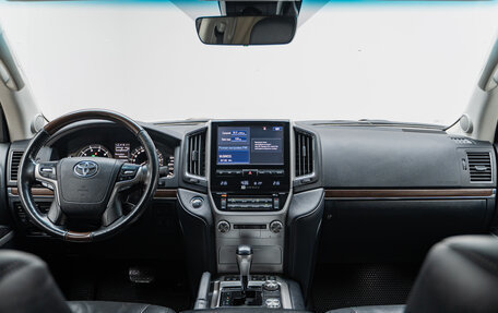 Toyota Land Cruiser 200, 2018 год, 6 870 000 рублей, 12 фотография