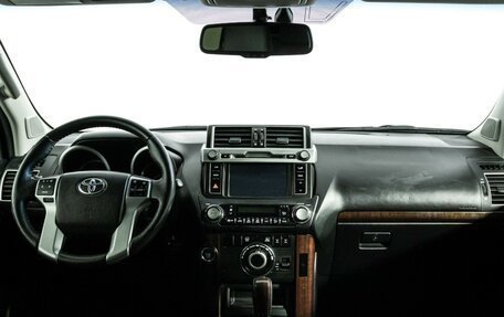 Toyota Land Cruiser Prado 150 рестайлинг 2, 2014 год, 3 099 585 рублей, 13 фотография