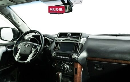 Toyota Land Cruiser Prado 150 рестайлинг 2, 2014 год, 3 099 585 рублей, 9 фотография